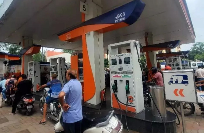 مغربی ایشیا کے بحران کے باعث عوامی شعبے کی تیل مارکیٹنگ کمپنیوں کو  نقصان