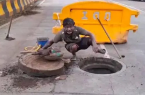 الہاس نگر: صفائی کیلئے مین ہول میں ملازم کو اتارنے پر شدید برہمی