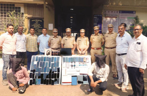 بھیونڈی میں موبائل دکان میں بڑی چوری بے نقاب