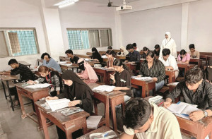   ایچ ایس سی امتحان میں طلبہ کی جوش و خروش  سے شرکت