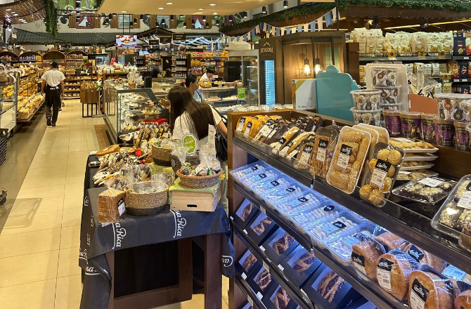 ارجنٹائنا: مہنگائی کےسبب شہری پریشان، نصف ابادی کھانا خریدنے کیلئے قرض لے رہی ہے