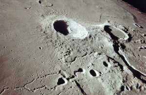 سائنس دانوں نے چاند پر ۱۱۱۴؍ نئی دراڑیں دریافت کیں، مستقبل کے قمری اڈوں پر خدشہ