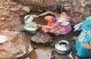 شاہ پورمیں پینےکے پانی کا بحران،ہزاروں آدیواسی خواتین جنگل جنگل بھٹکنےپر مجبور 