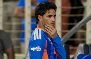 ابھیشیک شرما زیرو کے  بلاک سے نکلنے کے لیے سنگلز پر توجہ دیں: سنیل گاوسکر