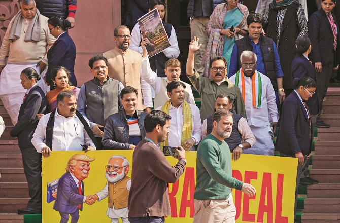 The opposition has blocked the government`s speech regarding the Indo-US trade deal and the former army chief`s book. Photo: INN