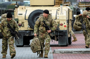 ایران کشیدگی کے درمیان امریکہ نے قطر اور بحرین سے سیکڑوں فوجی بلالئے: رپورٹ