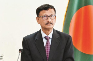 بنگلہ دیش کے کئی وزراء  بیرون ملک فرار ہونے کی کوشش کررہے ہیں