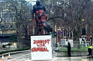 لندن: پارلیمنٹ اسکوائر میں چرچل کا مجسمہ مسخ، ۳۸؍ سالہ شخص گرفتار