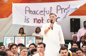 یوتھ کانگریس کا اپنے صدر او ردیگر تنظیمی لیڈروں کی رہائی کیلئے ستیہ گرہ 