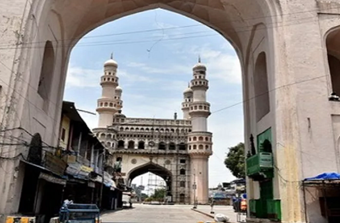 حیدرآباد میں تراویح کی نماز کے دوران، مسجد کے قریب نعرے بازی کے بعد کشیدگی