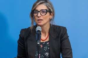 اسرائیلی نسل کشی کی مخالف آواز فرانسسکا البانیز نے جھکنے سے انکار کر دیا