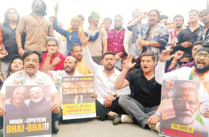 مودی حکومت کے خلاف کانگریس کا احتجاجی مورچہ ، پولیس کا ہلکا لاٹھی چارج