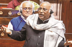 راجیہ سبھا میں تقریر کے حصے حذف کئے جانے پر ملکارجن کھرگے برہم 