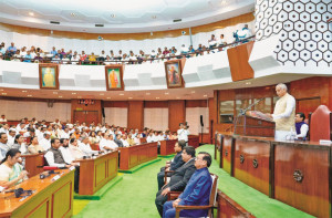 مہاراشٹر بجٹ اجلاس کا آغاز، گورنر کادونوں ایوان سے خطاب