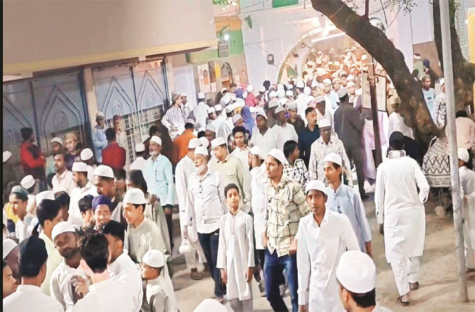 People are seen in large numbers in Malegaon on Shab Barat.