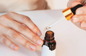 کمزور اور چٹخ کرٹوٹ جانیوالے ناخنوں کو مضبوط اور چمکدار بنانے کے نسخے