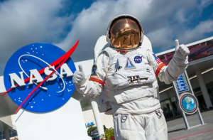 ناسا کے خلا بازوں کو چاند کی مہم پر جدید ترین اسمارٹ فون لے جانے کی اجازت ہوگی