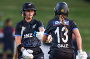 امیلیہ کیر کی ناٹ آؤٹ  سنچری، نیوزی لینڈ نے زمبابوے کو۹۲؍ رنز سے ہرا دیا