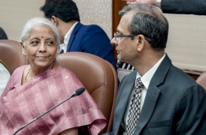 امریکہ کے نئے محصولات کے اثرات کا جائزہ جاری، کچھ کہنا قبل از وقت ہے: سیتارمن