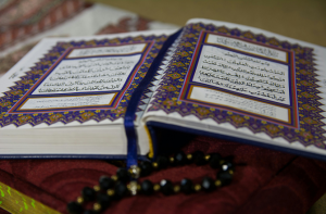 دیونار قبرستان انتظامیہ: قرآن اور دینی کتابوں کے بوسیدہ اوراق جمع کرانے کی اپیل