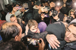 ’’ہمارے ہاتھ باندھے گئے، ناروا سلوک کیا گیا اور کھلونے اور سامان بھی چھینا گیا‘‘