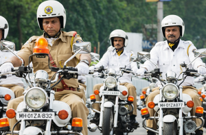 تھانے: ٹریفک پولیس نے طلبہ کی مدد کیلئے ۵۴؍ موٹرسائیکل سوار تعینات کیے