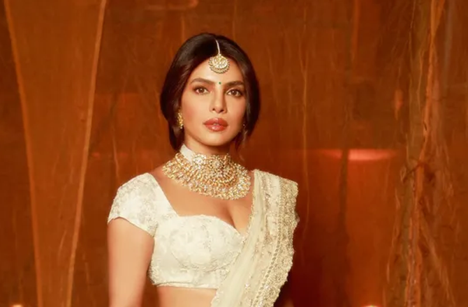 <p>&nbsp;پرینکا چوپڑہ کے والدین دونوں ہندوستانی فوج میں ڈاکٹر تھے۔ ان کے والد ڈاکٹر اشوک چوپڑہ اور والدہ ڈاکٹر مدھو چوپڑہ نے سرحد پر خدمات انجام دیں۔</p>