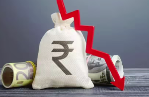 ڈالر کے مقابلے روپیہ ۹۳ء۹۱؍ کی ریکارڈ کم ترین سطح پر پہنچ گیا