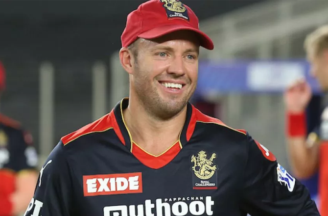 اے بی ڈی ویلیئرس (جنوبی افریقہ):اے بی ڈی ویلیئرس نے ٹی ۲۰؍ ورلڈ کپ کے ۳۰؍ میچ میں شرکت کی اور ۲۳ ؍کیچ لیے جبکہ ان کا شاندار کیچ فی اننگز ریٹ ۹۲ء۰؍رہا۔ چاہے باؤنڈری پر ہوں یا قریب فیلڈنگ میں، ان کی ایتھلیٹزم اور پیشگی اندازے نے انہیں ٹورنامنٹ کی تاریخ کے سب سے قابلِ اعتماد فیلڈرز میں شامل کیا۔