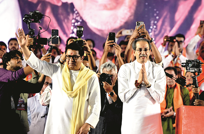The defeat of Uddhav Thackeray-led Shiv Sena and Raj Thackeray`s MNS is actually a dignified retreat. Photo: INN