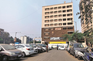 جانوروں کی نگرانی کی ذمہ داری سے اساتذہ شدید ناراض