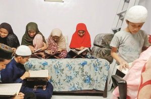  ۸۶؍سالہ انیس فاطمہ صدیقی ۶۵؍سال سے بچوں کومفت قرآن مجید پڑھارہی ہیں 