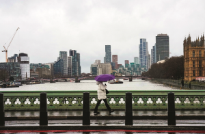 برطانیہ میں طوفان سے تباہی، نظامِ زندگی مفلوج، پروازیں منسوخ