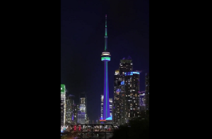 ٹورنٹو: اسلاموفوبیا کے خلاف یکجہتی، سی این ٹاور سبز روشنیوں سے منور