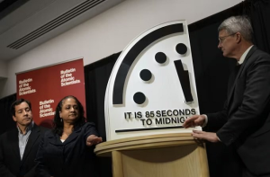 ڈومز ڈے کلاک نصف شب سے صرف ۸۵؍ سیکنڈ دور: انسانی بقا کیلئے خطرات بلند ترین حد پر