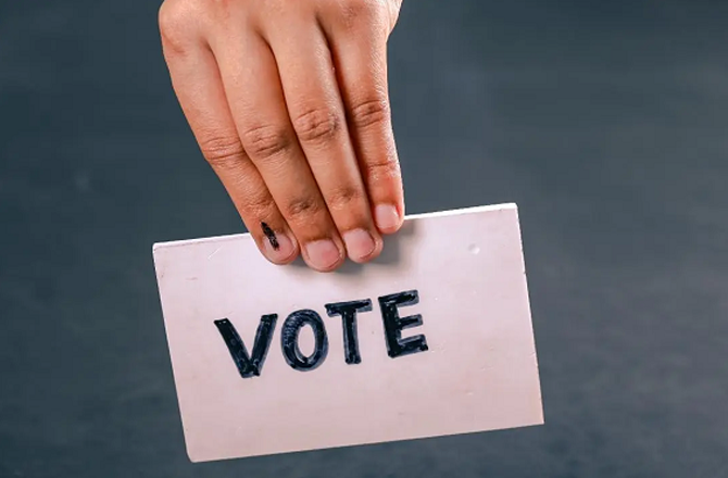 جمہوریت کی جیت میں حصہ دار بنئے!