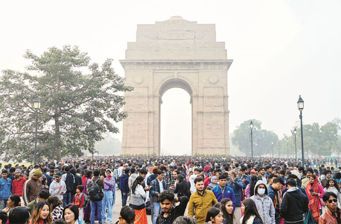 Crowds of citizens throng India Gate in the national capital on the first day of the new year. (PTI)