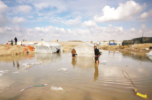 غزہ : ہزاروں بے گھر افراد کو فوری امداد کی ضرورت