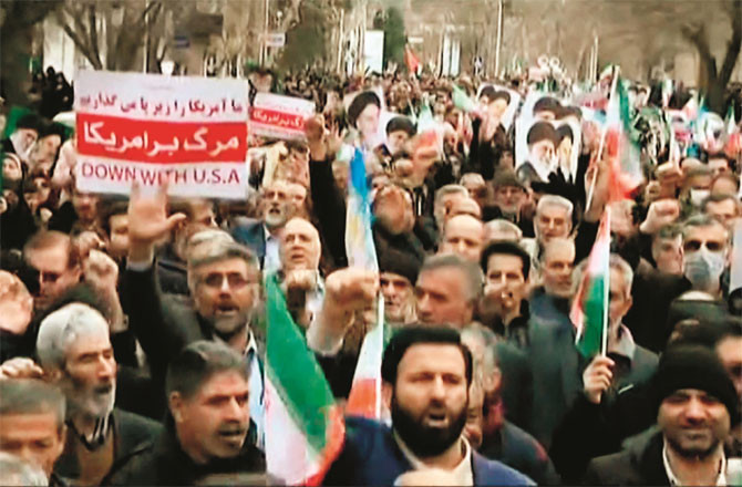 ایران پُرعزم، مظاہرین  سےتحمل کی اپیل، مخالفین کو انتباہ 