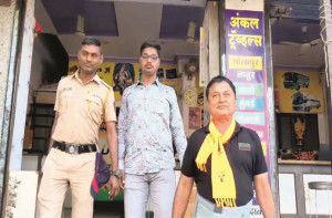 جلگاؤں:  خفیہ محکمہ کی رپورٹ کے بعد  امیدواروں کو پولیس سیکوریٹی فراہم کی گئی