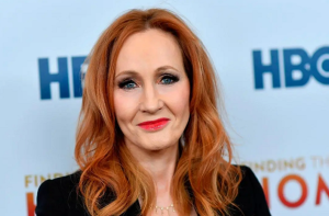 ایران مظاہرین کی حمایت، غزہ پر خاموشی: جے کے رولنگ پھر شدید تنقید کی زد میں