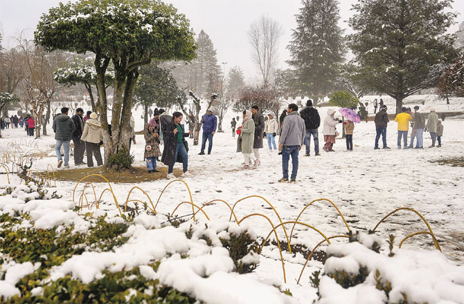 Tourists enjoying snowfall in Kashmir