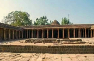 سپریم کورٹ کا بھوج شالہ پر حکم: بسنت پنچمی پر پوجا، نمازِجمعہ محدود وقت میں