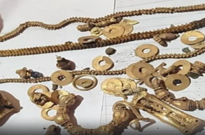 لکونڈی، کرناٹک:۹۰۰؍ سال قبل دفن زیورات سے بھرا برتن برآمد