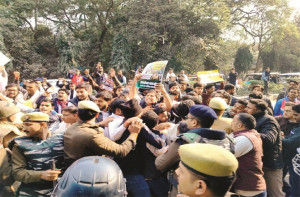 ’منریگا  بچاؤ مارچ‘ کے دوران پولیس پر طاقت کے استعمال کاالزام