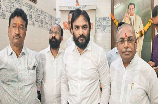 Shiv Sena (Uddhav Thackeray) Kalyan-Dombivali district president Alpesh Bhoyar and other office bearers