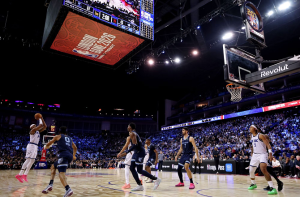 لندن: این بی اے میچ کے دوران امریکی قومی ترانہ ہنگامے کی نذر، ٹرمپ کو پیغام