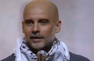 بارسلونا: سابق اسپینی فٹبالر پیپ گارڈیالانے کیفیہ پہنا، فلسطین کیلئے جذباتی خطاب