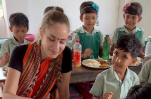 سوئس خاتون کارپوریٹ جاب چھوڑکر ہندوستان آگئیں،مغربی بنگال میں مفت اسکول قائم کیا