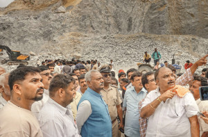 بنگلور: پتھر کی کان میںکام کررہے مزدوروں پرچٹان گری، ۹؍ ہلاک 